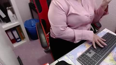 Snapshot of horny_sofia chatting on 12-02-25, 05:46 Soso online show from 12-02-25, 05:46