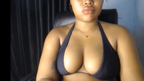 Snapshot of horny_temptation_ chatting on 11-25-25, 07:47 Miss Zanele online show from 11-25-25, 07:47