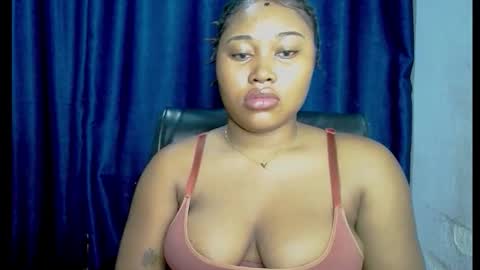 Snapshot of horny_temptation_ chatting on 11-26-25, 09:32 Miss Zanele online show from 11-26-25, 09:32