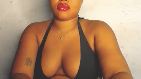 Snapshot of horny_temptation_ chatting on 11-28-25, 01:25 Miss Zanele online show from 11-28-25, 01:25