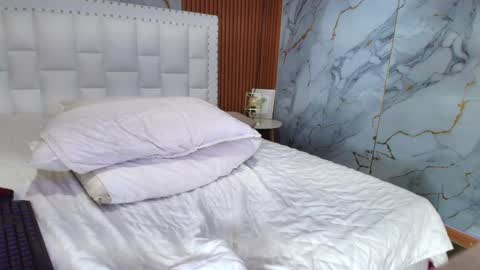 Khloe  online show from 12-17-24, 02:01