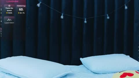 Snapshot of hornybarelylegalgirl chatting on 11-23-25, 12:16 Khloe online show from 11-23-25, 12:16