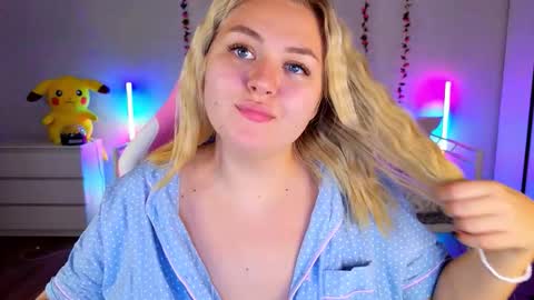 Snapshot of hornycakee chatting on 09-18-25, 10:17 HornyCakee online show from 09-18-25, 10:17