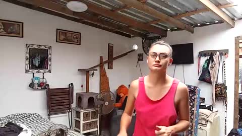 Nix  D online show from 10-18-25, 11:00