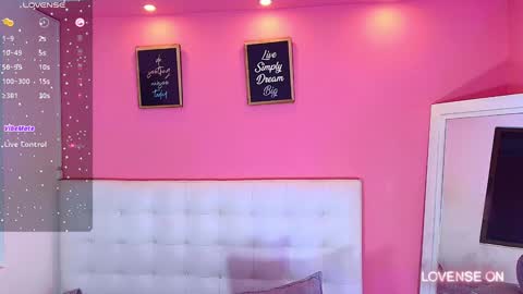 Snapshot of hornyhousekeeper_ chatting on 12-15-24, 12:17 Valentina  online show from 12-15-24, 12:17