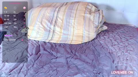 Snapshot of hornyhousekeeper_ chatting on 12-23-24, 04:17 Valentina  online show from 12-23-24, 04:17