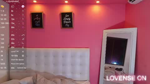 Snapshot of hornyhousekeeper_ chatting on 01-12-25, 12:01 Valentina  online show from 01-12-25, 12:01