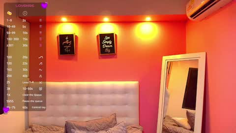 Snapshot of hornyhousekeeper_ chatting on 01-15-25, 12:47 Valentina  online show from 01-15-25, 12:47