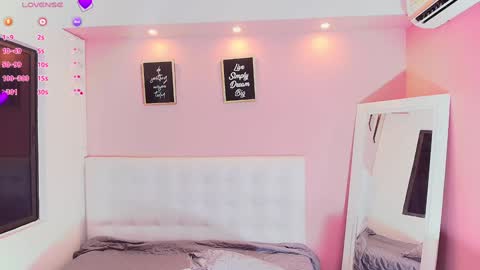 Snapshot of hornyhousekeeper_ chatting on 01-17-25, 12:52 Valentina  online show from 01-17-25, 12:52