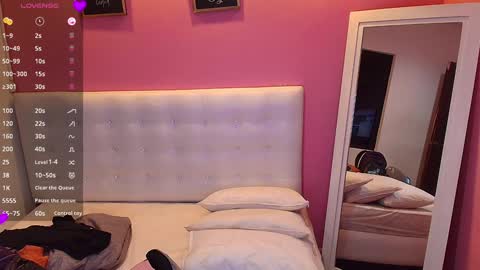 Snapshot of hornyhousekeeper_ chatting on 02-06-25, 12:37 Valentina  online show from 02-06-25, 12:37