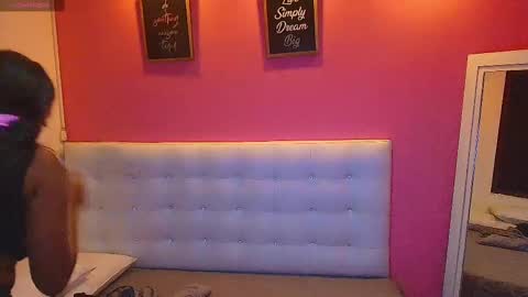 Snapshot of hornyhousekeeper_ chatting on 02-25-25, 12:24 Valentina  online show from 02-25-25, 12:24