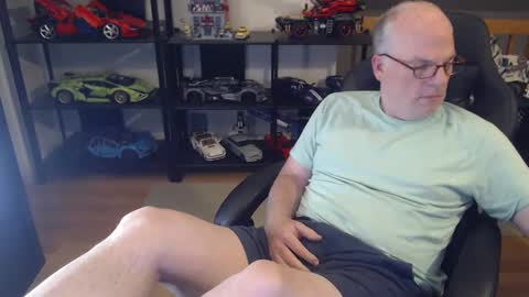 Snapshot of hornynthick70 chatting on 12-15-24, 04:40 hornynthick70 online show from 12-15-24, 04:40