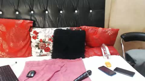 hornysnowie23x online show from 10-04-25, 01:58