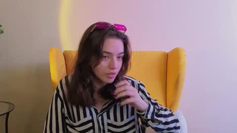 Snapshot of hortenciajenovese chatting on 10-02-25, 07:48 Mia online show from 10-02-25, 07:48