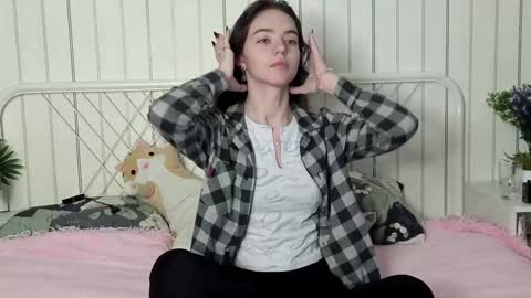 Snapshot of hortenciajenovese chatting on 10-14-25, 08:48 Mia online show from 10-14-25, 08:48