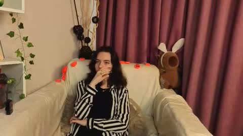 Snapshot of hortenciajenovese chatting on 10-28-25, 08:07 Mia online show from 10-28-25, 08:07