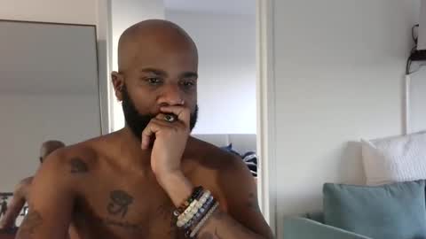 Snapshot of horus00 chatting on 12-23-24, 12:19 Horus00 online show from 12-23-24, 12:19