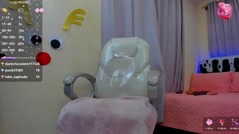 Snapshot of hot_beauty__ chatting on 01-05-25, 09:15 VALENTINA online show from 01-05-25, 09:15