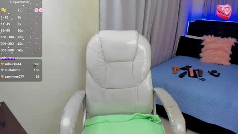 Snapshot of hot_beauty__ chatting on 01-10-25, 08:51 VALENTINA online show from 01-10-25, 08:51