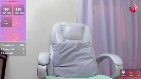 Snapshot of hot_beauty__ chatting on 01-25-25, 11:55 VALENTINA online show from 01-25-25, 11:55