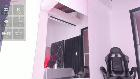 Snapshot of hot_boy_04 chatting on 10-22-25, 01:55 hot boy 04 online show from 10-22-25, 01:55