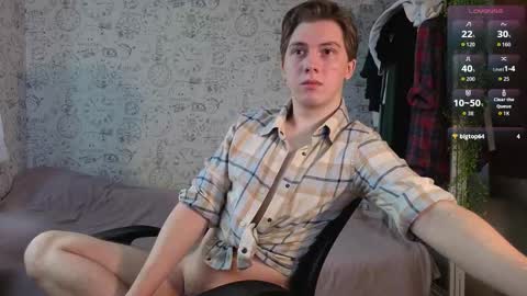 Snapshot of hot_boy_oscar chatting on 11-06-25, 11:22 Oscar online show from 11-06-25, 11:22