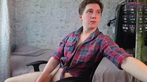 Snapshot of hot_boy_oscar chatting on 11-10-25, 11:09 Oscar online show from 11-10-25, 11:09