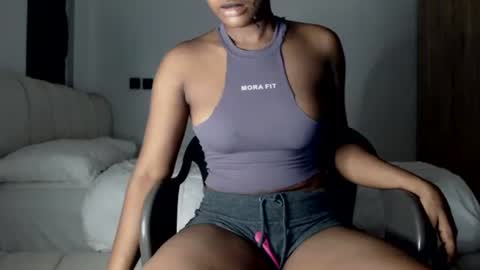 sonia  mis choco online show from 11-24-25, 05:18