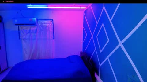 Snapshot of hot_couple07_ chatting on 10-11-25, 03:50 Hot Couple online show from 10-11-25, 03:50