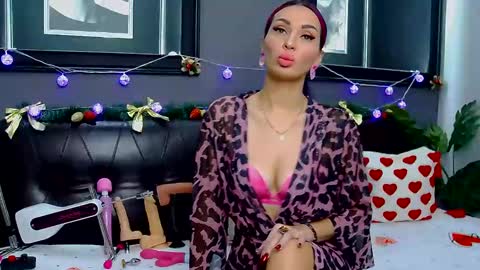 Snapshot of hot_darina chatting on 12-30-24, 02:53 Darina online show from 12-30-24, 02:53