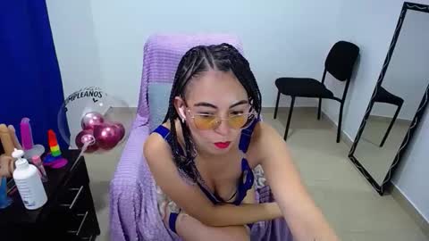 Snapshot of hot_girl01_hanna chatting on 06-09-26, 10:54 angie online show from 06-09-26, 10:54