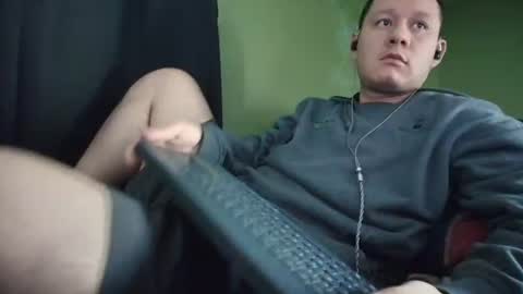hot_guy36 online show from 07-28-26, 04:27