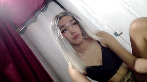 hot_moma69 online show from 05-02-26, 01:16