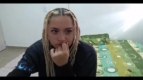 Mia online show from 01-15-25, 08:48