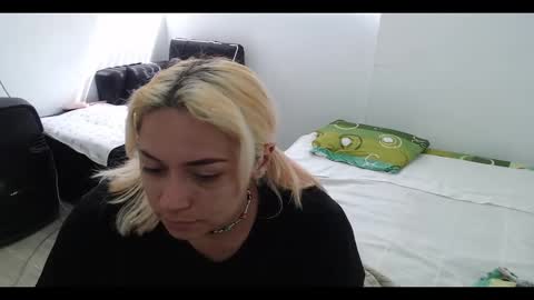 Mia online show from 01-20-25, 06:32