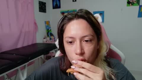 Mia online show from 01-15-26, 01:26