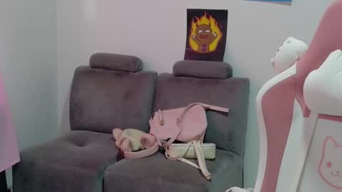 Mia online show from 03-13-26, 08:04