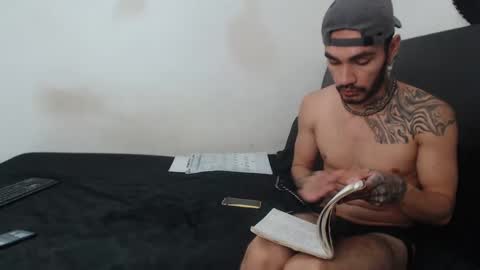 Snapshot of hot_sharks__ chatting on 01-20-25, 07:47 Hot Sharks online show from 01-20-25, 07:47