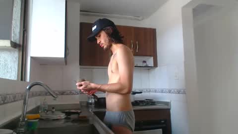 Snapshot of hot_sharks__ chatting on 02-28-25, 04:53 Hot Sharks online show from 02-28-25, 04:53