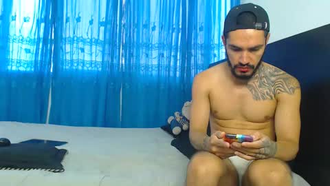 Snapshot of hot_sharks__ chatting on 09-18-25, 11:45 Hot Sharks online show from 09-18-25, 11:45