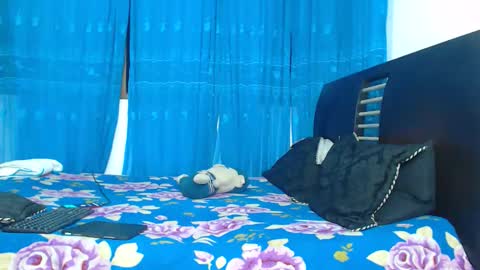 Snapshot of hot_sharks__ chatting on 10-08-25, 10:24 Hot Sharks online show from 10-08-25, 10:24