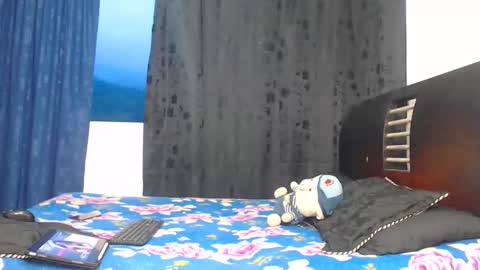 Snapshot of hot_sharks__ chatting on 11-14-25, 10:47 Hot Sharks online show from 11-14-25, 10:47