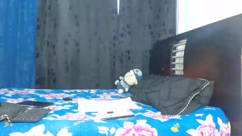 Snapshot of hot_sharks__ chatting on 11-27-25, 11:01 Hot Sharks online show from 11-27-25, 11:01