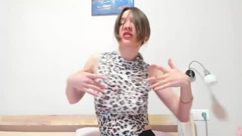 Snapshot of hot_temptress chatting on 05-28-26, 06:49 Marilyn online show from 05-28-26, 06:49