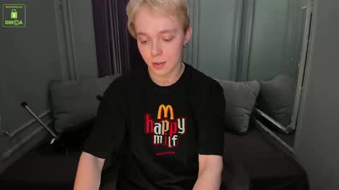 Snapshot of hot_twinkboy chatting on 02-25-25, 11:30 hot_twinkboy online show from 02-25-25, 11:30