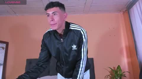 hot_twinks83 online show from 01-14-25, 03:47