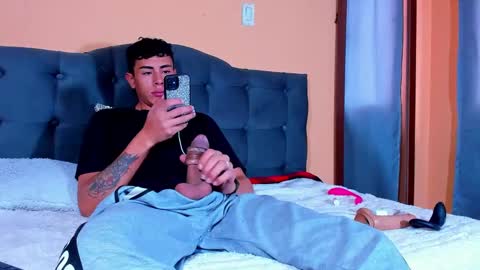 hot_twinks83 online show from 01-29-25, 01:49