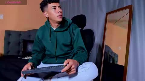 hot_twinks83 online show from 03-10-25, 10:15