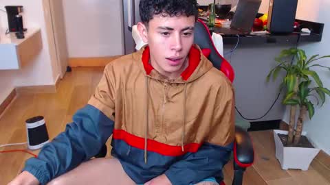 hot_twinks83 online show from 09-16-25, 03:07