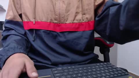 hot_twinks83 online show from 09-17-25, 12:40